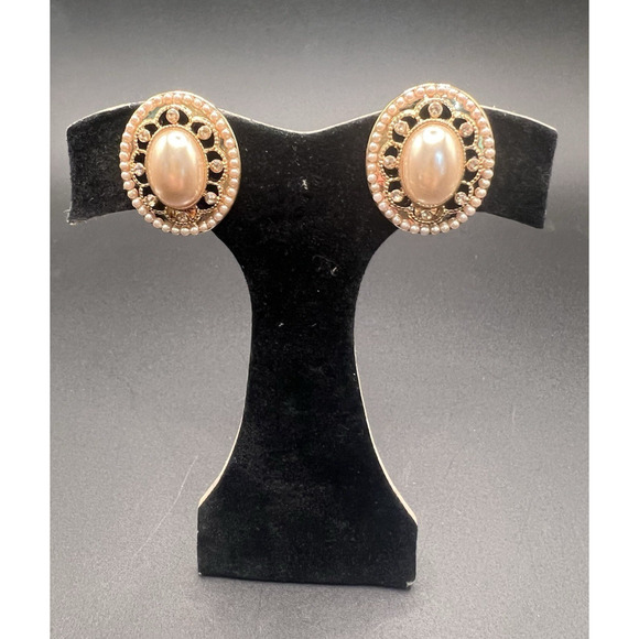 Gorgeous Vintage Signed CAROLEE Faux Pearl Gold Plated Clip-on Earrings - Picture 1 of 4